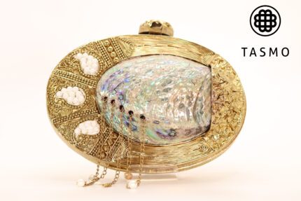 TM 7968 - Abalone & Filigree Clutch: A Symphony of Iridescence and Gold