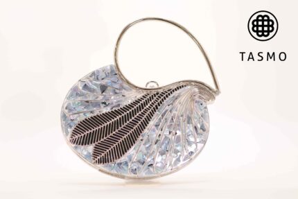 TM 7967 - Mother-of-Pearl & Silver Feather Shell Handbag: A Treasure of Oceanic Artistry